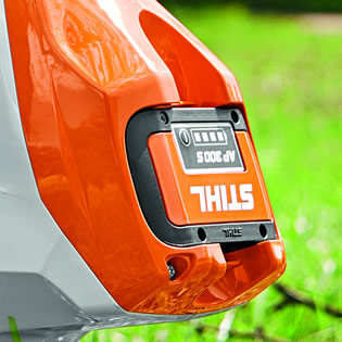 BATTERY SLOT IN THE POWER TOOL