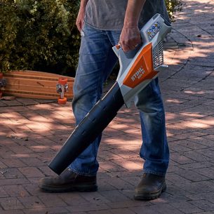 Teardrop-shaped shrub cutter