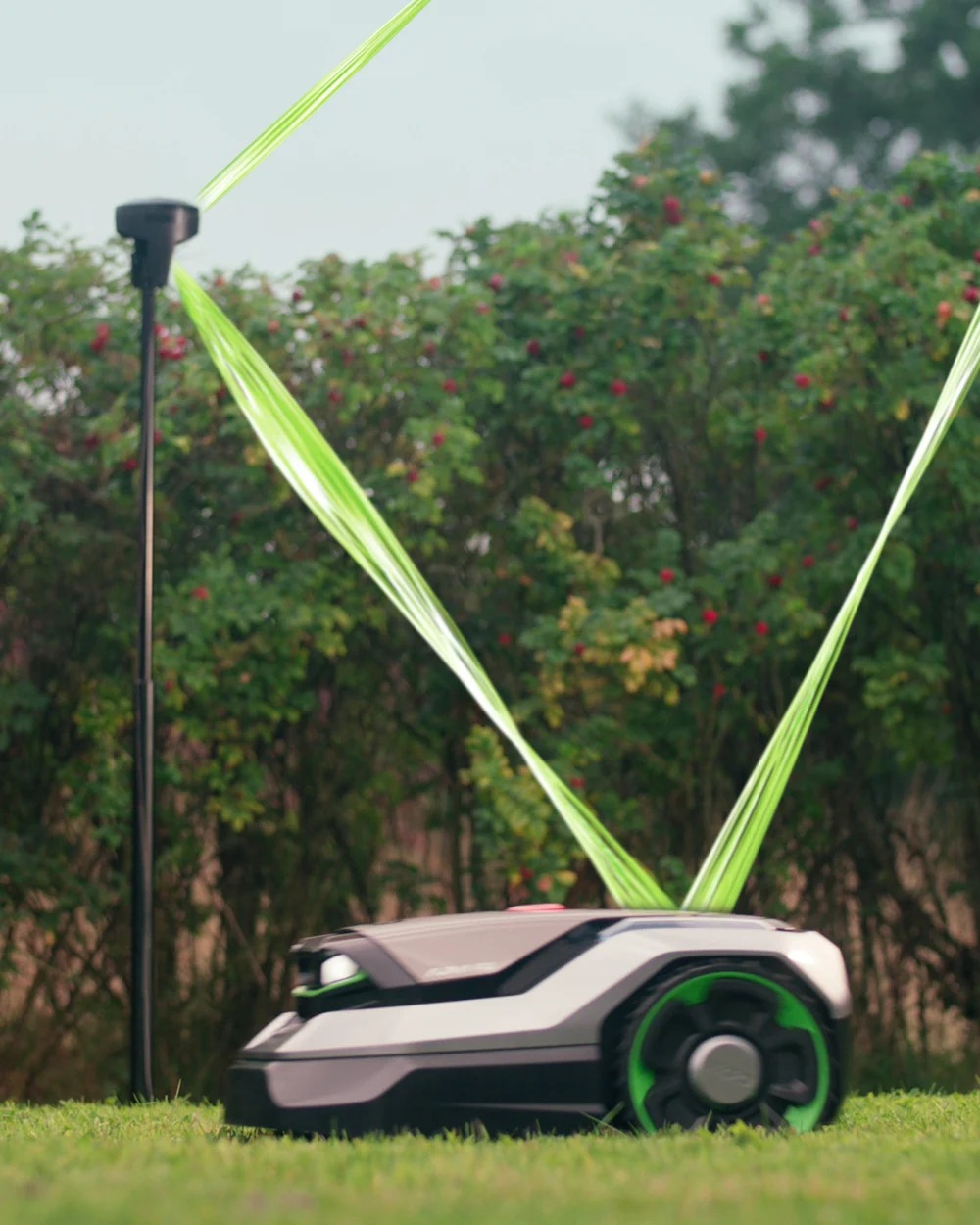 RTK Using Satellite Technology with Real-Time Kinematic (RTK) ensures straight-line mowing and efficient coverage with minimal overlap. Leaving every inch of your lawn with the attention it deserves.
